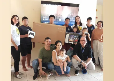 Imagem da notícia Projeto Padrinho entrega videogame e TV a crianças acolhidas em Costa Rica